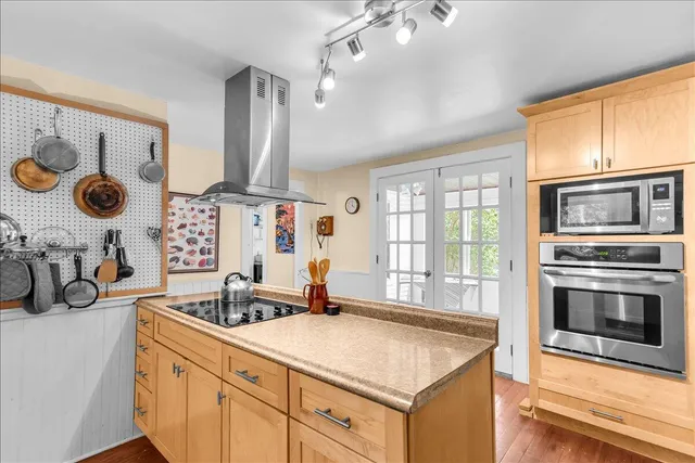 $640,000 | 10 Green Street, Castine, ME 04421