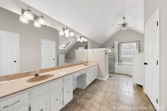 $700,000 | 625 Buttonwood Circle, Naperville, IL 60540