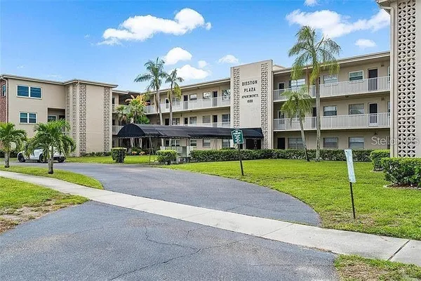 $1,600 | 1000 49th Street North, Unit 311, St. Petersburg, FL 33710