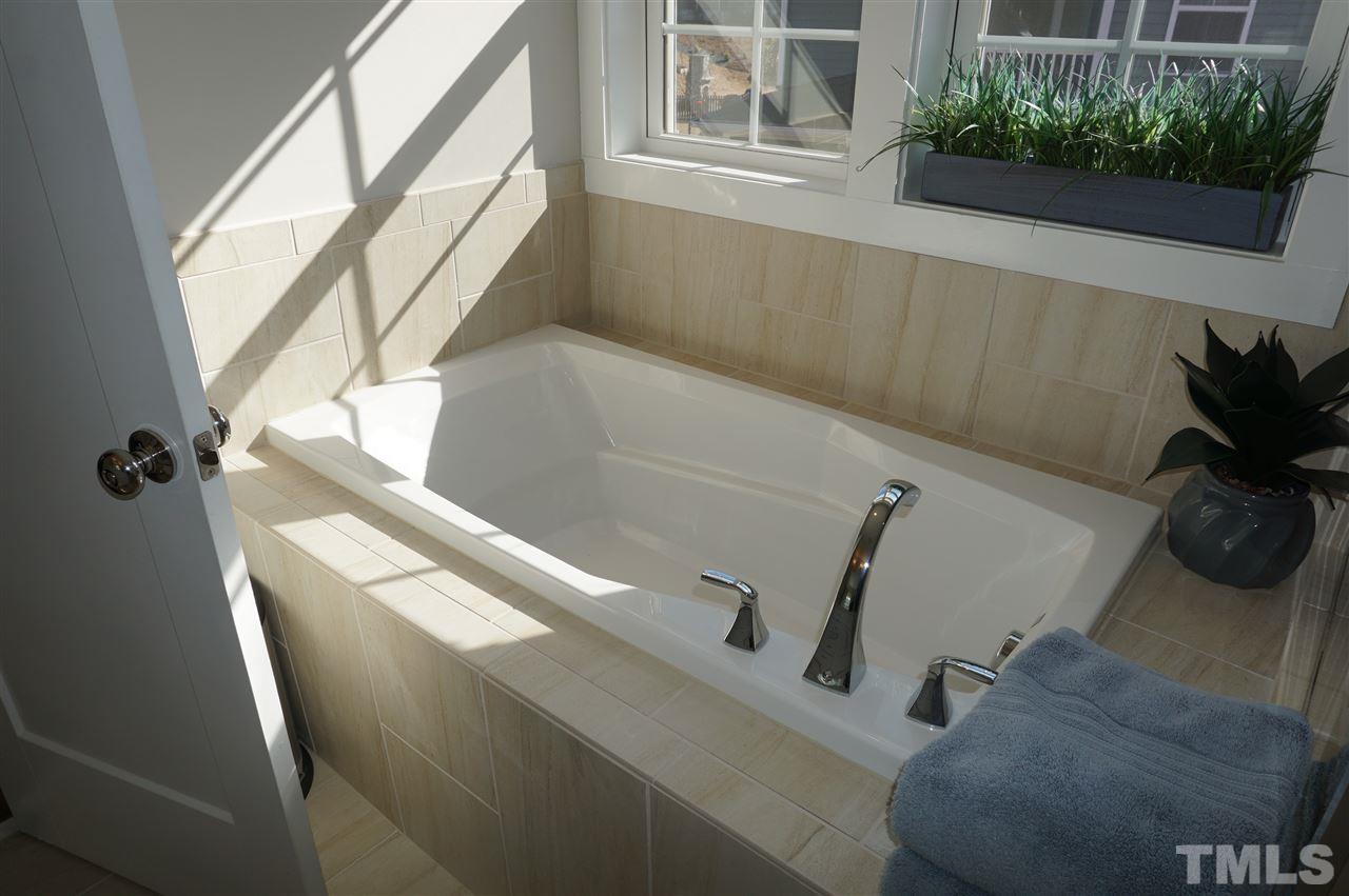 1720 Chestnut Falls Road Wendell, NC 27591 - Photo 18 of 30 Relaxing soaking tub.