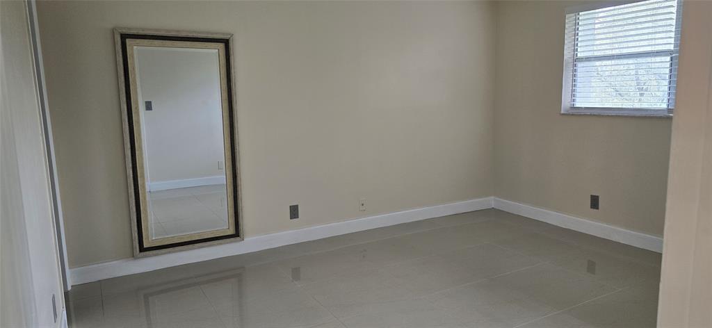 8000 South Colony Circle, Unit 309 Tamarac, FL 33321 - Photo 9 of 19 an empty room with a window