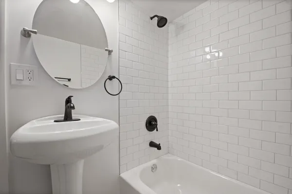 $2,500 | 3751 North Clifton Avenue, Unit CH1, Chicago, IL 60613