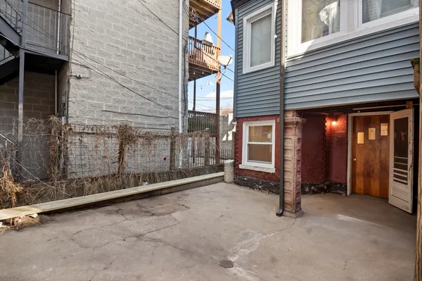 $2,500 | 3751 North Clifton Avenue, Unit CH1, Chicago, IL 60613