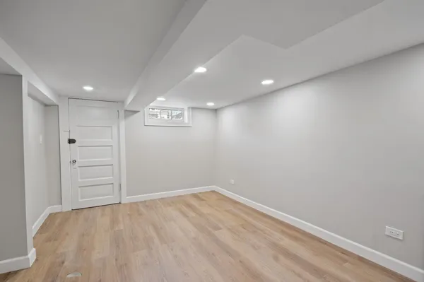 $2,500 | 3751 North Clifton Avenue, Unit CH1, Chicago, IL 60613