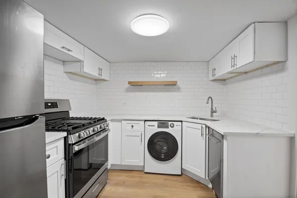 $2,500 | 3751 North Clifton Avenue, Unit CH1, Chicago, IL 60613