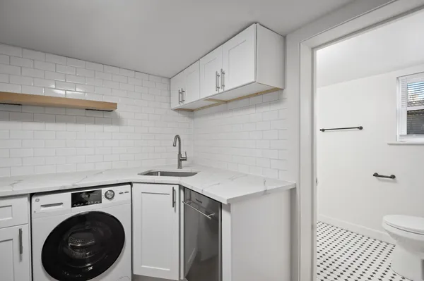 $2,500 | 3751 North Clifton Avenue, Unit CH1, Chicago, IL 60613