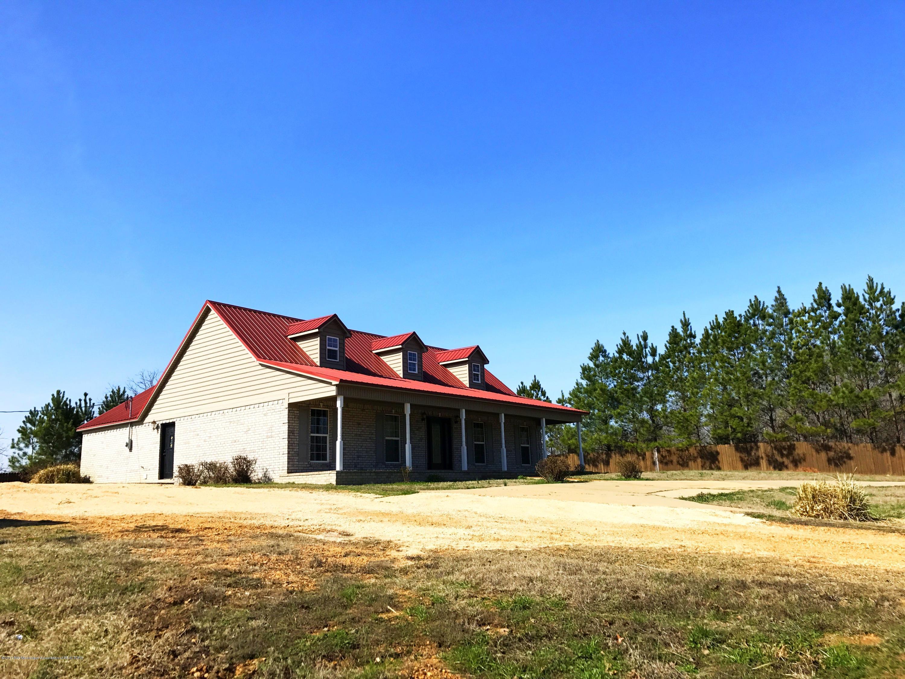 1797 Crouch Road Batesville, MS 38606 - Photo 6 of 45 IMG_2313