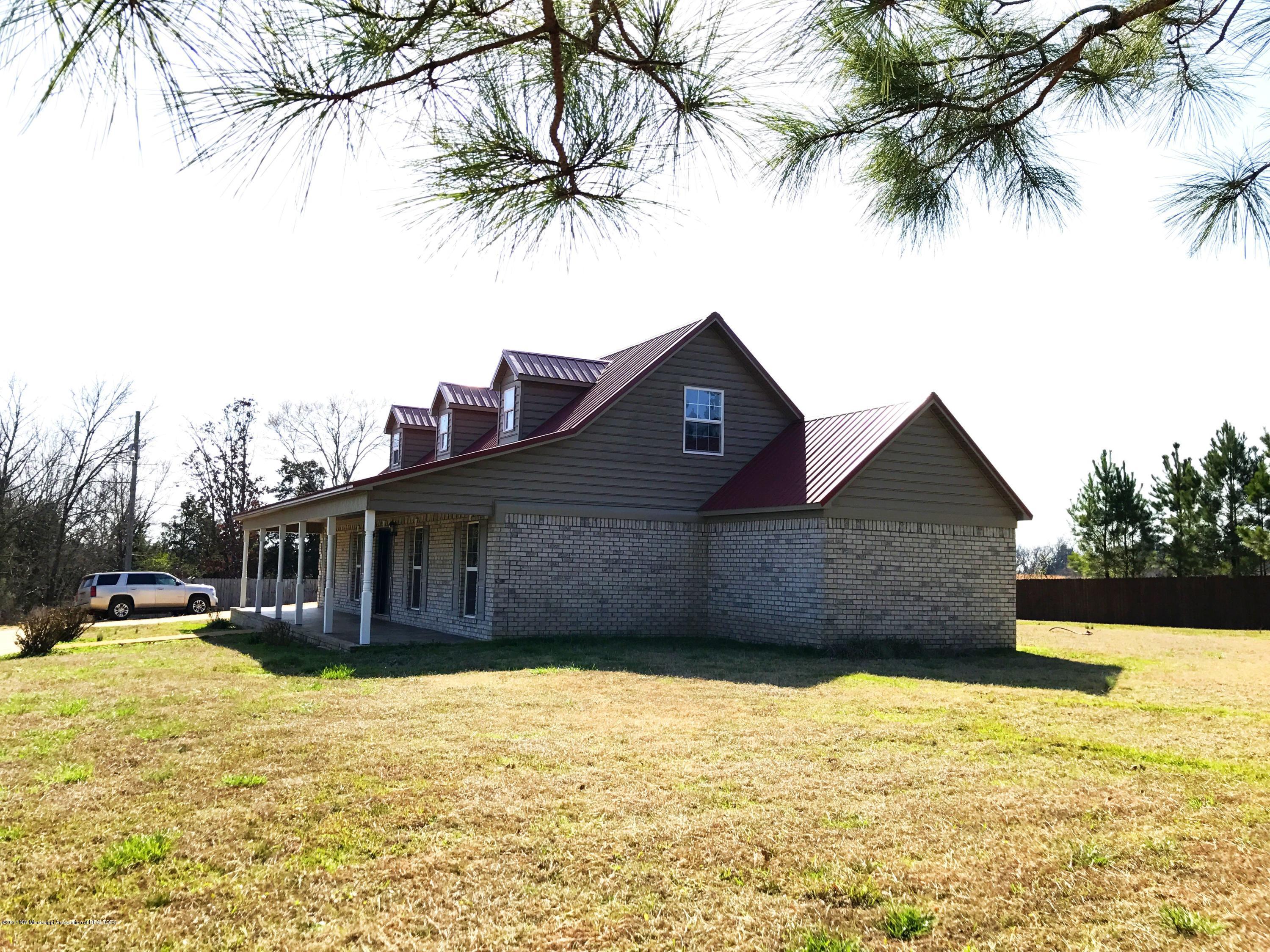 1797 Crouch Road Batesville, MS 38606 - Photo 8 of 45 IMG_2316