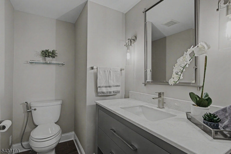 11 Hampton Court Bernards, NJ 07920 - Photo 5 of 30