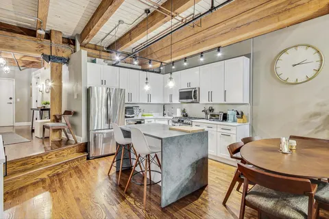 $470,000 | 420 West Ontario Street, Unit 209, Chicago, IL 60654