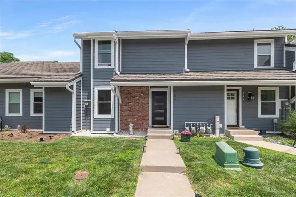 $289,900 | 284 Northeast Bayview Drive, Lee's Summit, MO 64064