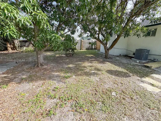 $275,000 | 648 West 10th Street, Riviera Beach, FL 33404
