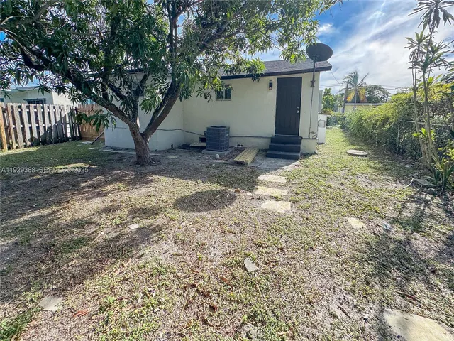 $275,000 | 648 West 10th Street, Riviera Beach, FL 33404