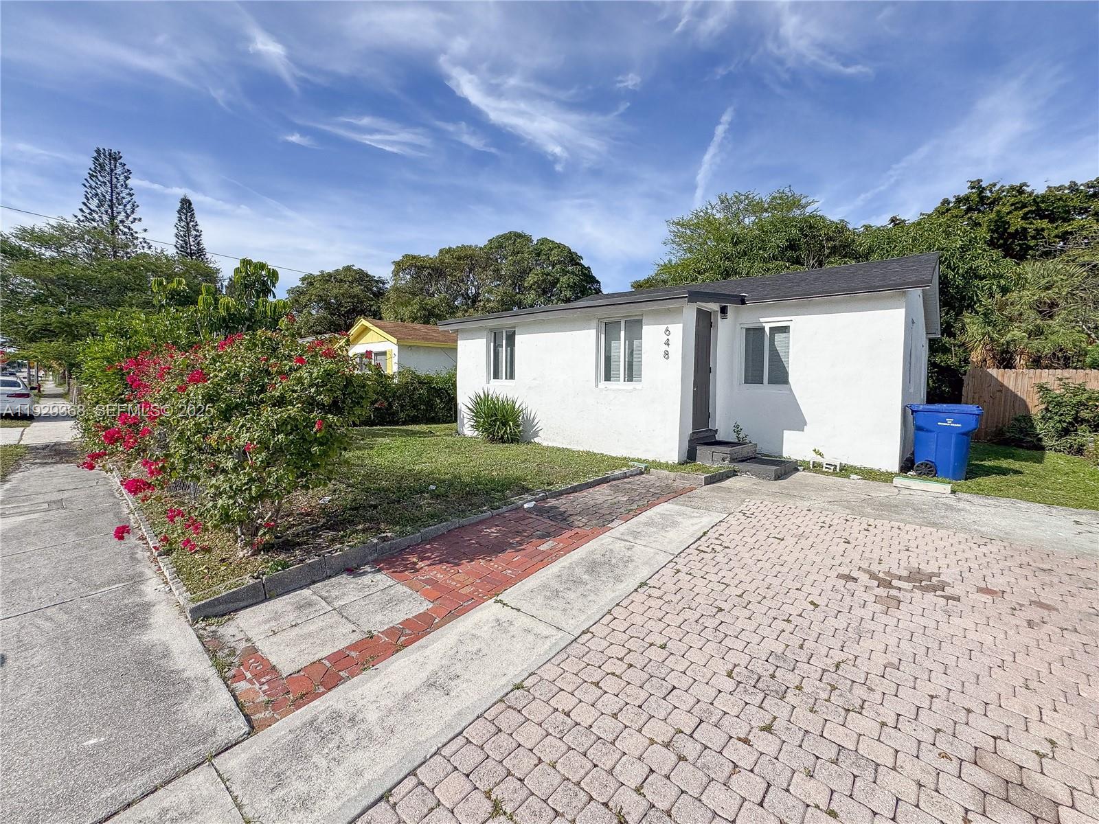 648 West 10th Street Riviera Beach, FL 33404 - Photo 3 of 19 Gallery Image 3