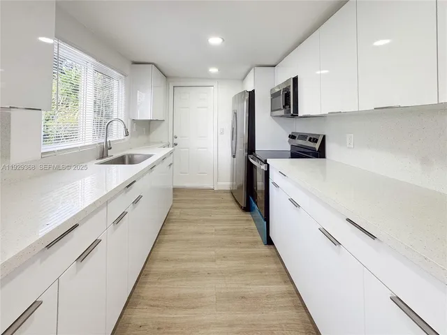 $275,000 | 648 West 10th Street, Riviera Beach, FL 33404