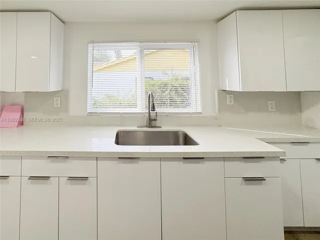 $275,000 | 648 West 10th Street, Riviera Beach, FL 33404