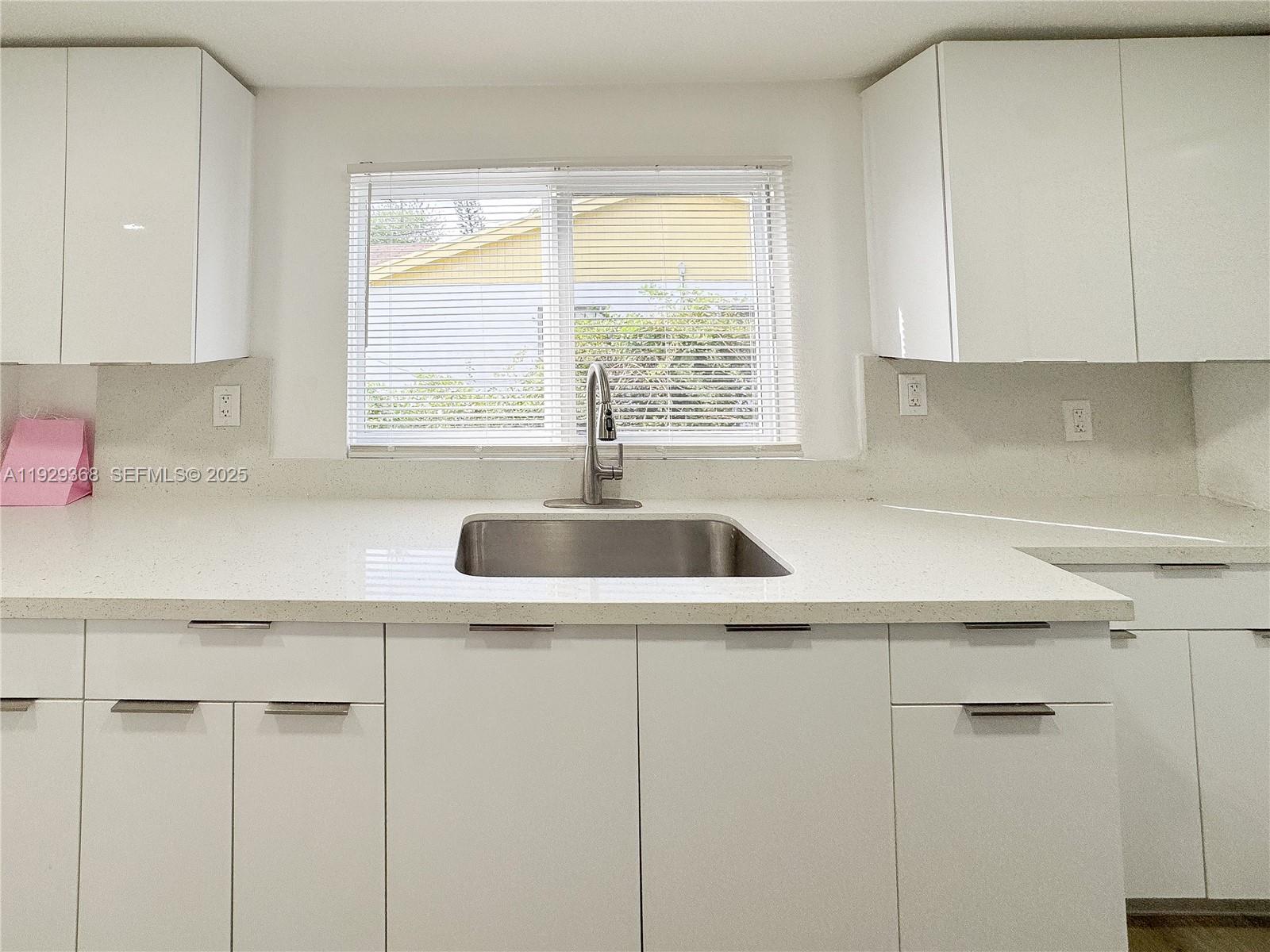 648 West 10th Street Riviera Beach, FL 33404 - Photo 9 of 19 Gallery Image 9