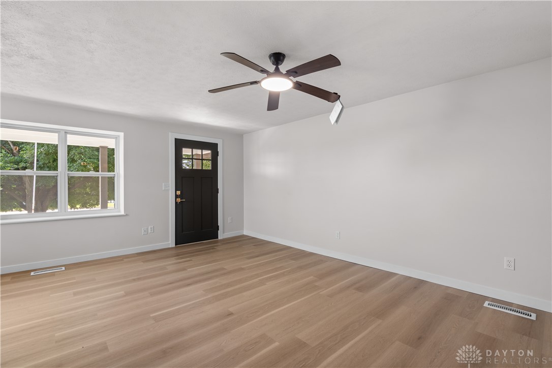 210 Riley Boulevard Franklin, OH 45005 - Photo 4 of 38