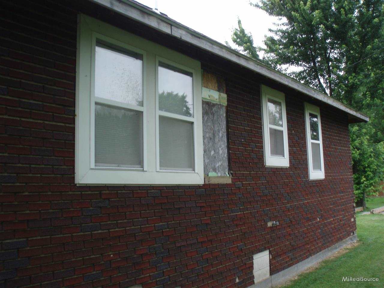 6020 Pointe Tremble Road Algonac, MI 48001 - Photo 3 of 30 31158871-2.JPG