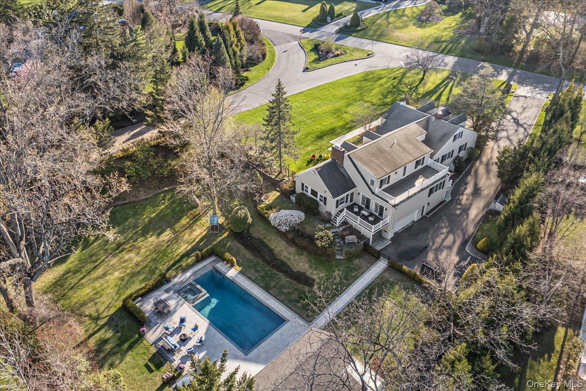 100 Elderfields Road Manhasset, NY 11030 - Photo 3 of 25