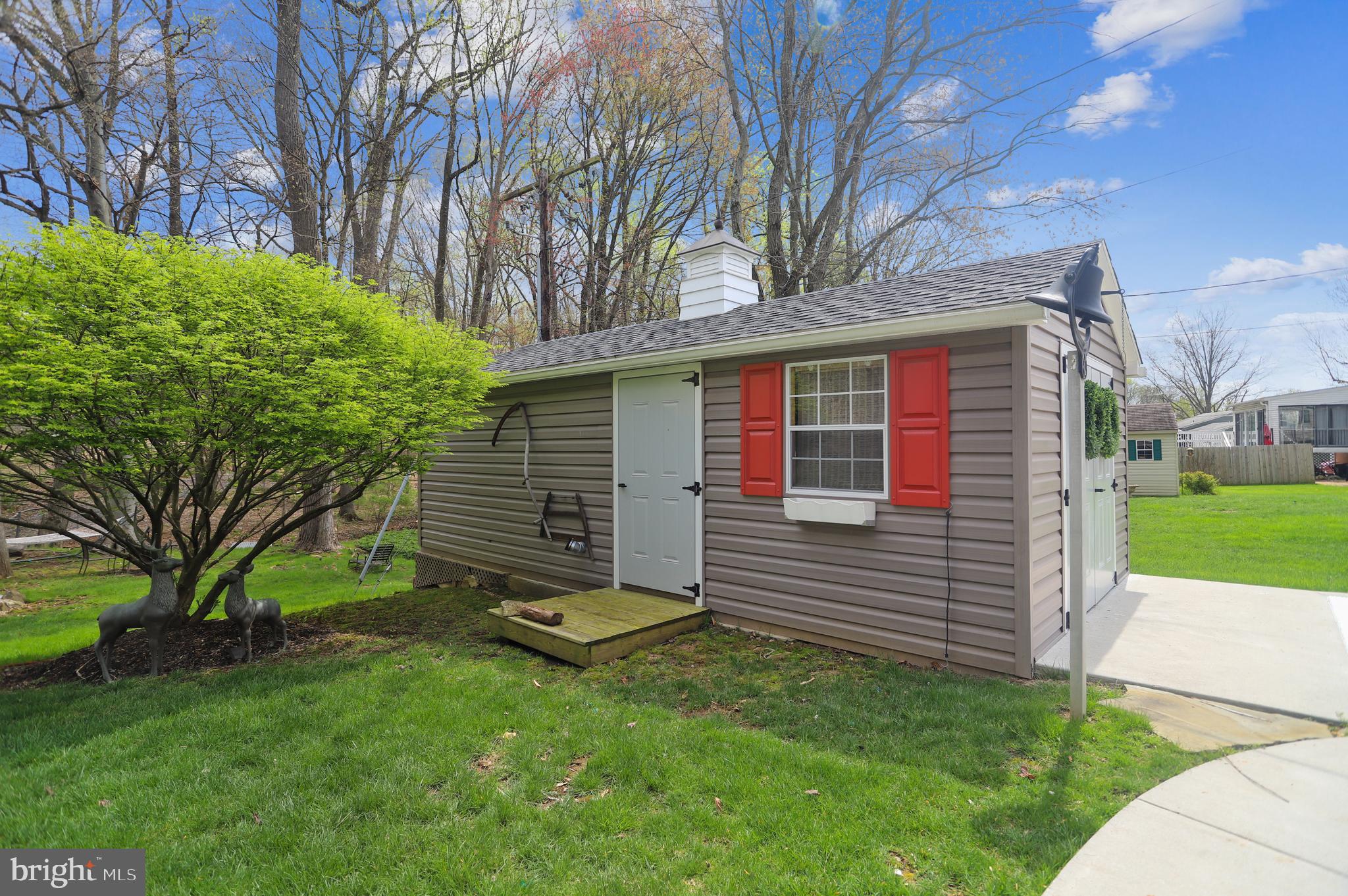 8731 Valleyfield Road Lutherville-Timonium, MD 21093 - Photo 39 of 43 Outbuilding in the backyard with full electricity!