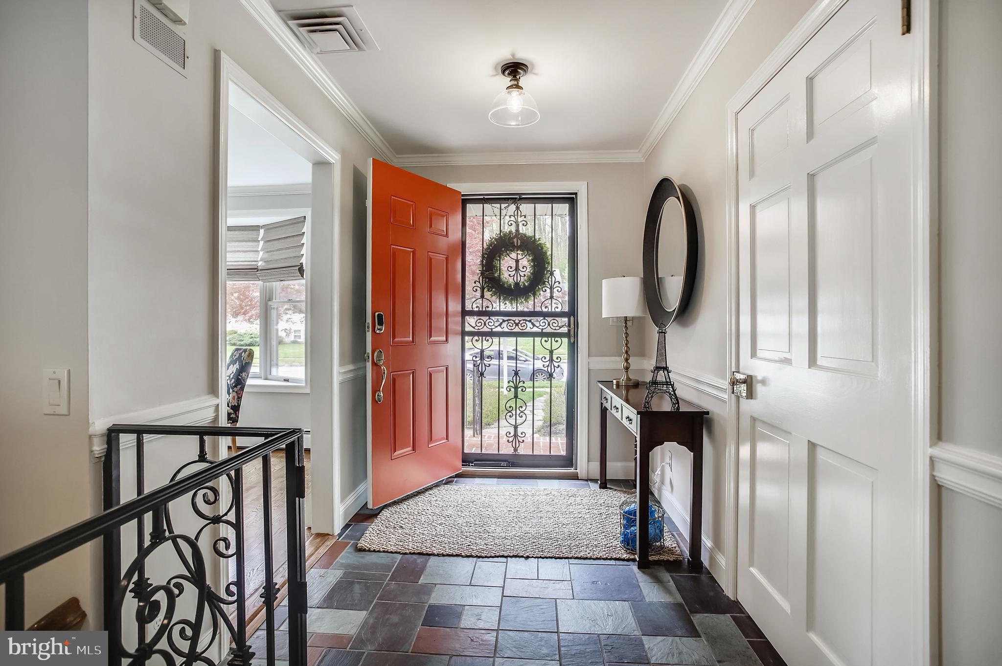 8731 Valleyfield Road Lutherville-Timonium, MD 21093 - Photo 5 of 43 Main Level-Entry