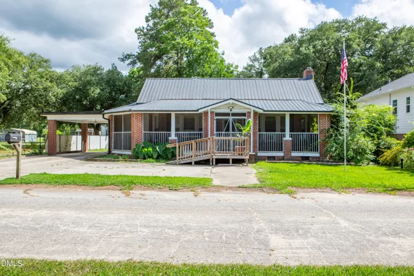 $145,000 | 211 East Elm Street, Bladenboro, NC 28320