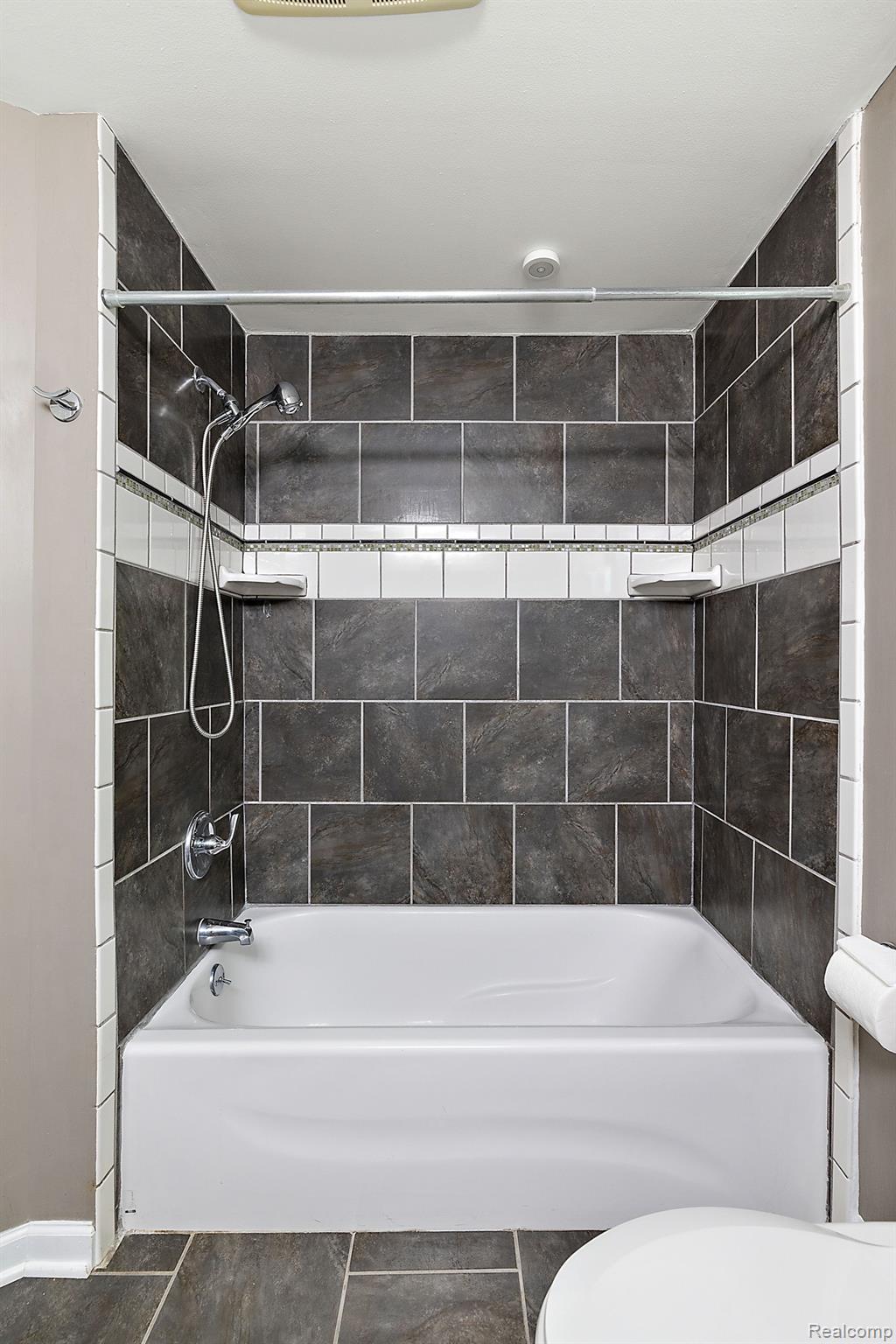 2088 Burdic Street Troy, MI 48085 - Photo 20 of 39
