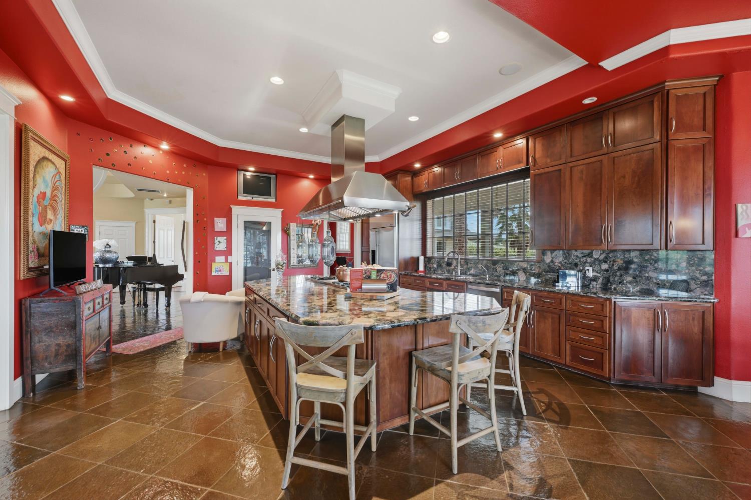 10120 Shenandoah Road Plymouth, CA 95669 - Photo 28 of 86 a dining hall with stainless steel appliances a dining table and chairs with the wooden floor