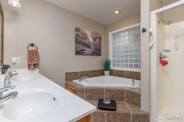 $379,900 | 20145 Providence Drive, Lebanon, MO 65536