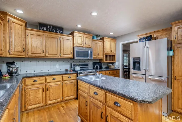 $379,900 | 20145 Providence Drive, Lebanon, MO 65536