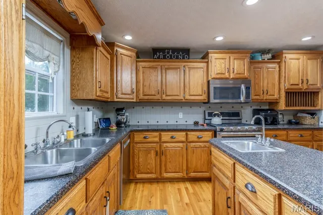 $379,900 | 20145 Providence Drive, Lebanon, MO 65536