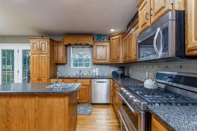 $379,900 | 20145 Providence Drive, Lebanon, MO 65536