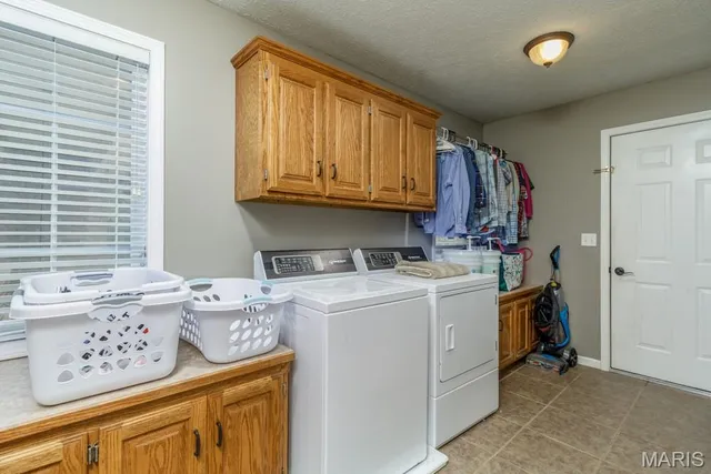 $379,900 | 20145 Providence Drive, Lebanon, MO 65536