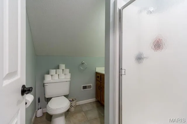 $379,900 | 20145 Providence Drive, Lebanon, MO 65536