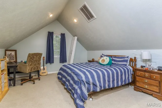 $379,900 | 20145 Providence Drive, Lebanon, MO 65536