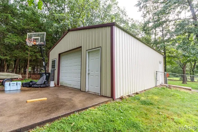 $379,900 | 20145 Providence Drive, Lebanon, MO 65536