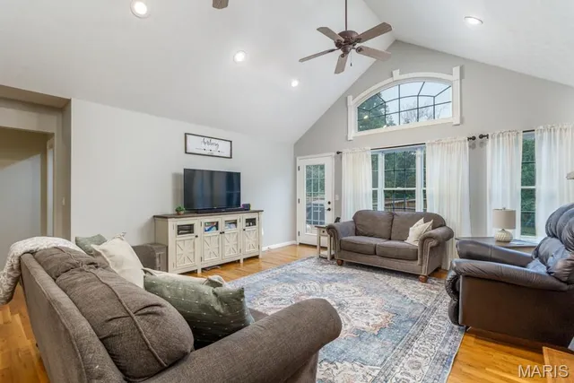 $379,900 | 20145 Providence Drive, Lebanon, MO 65536