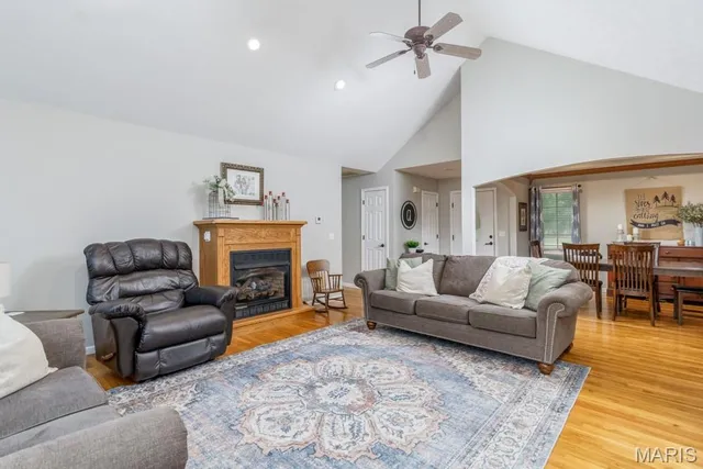 $379,900 | 20145 Providence Drive, Lebanon, MO 65536