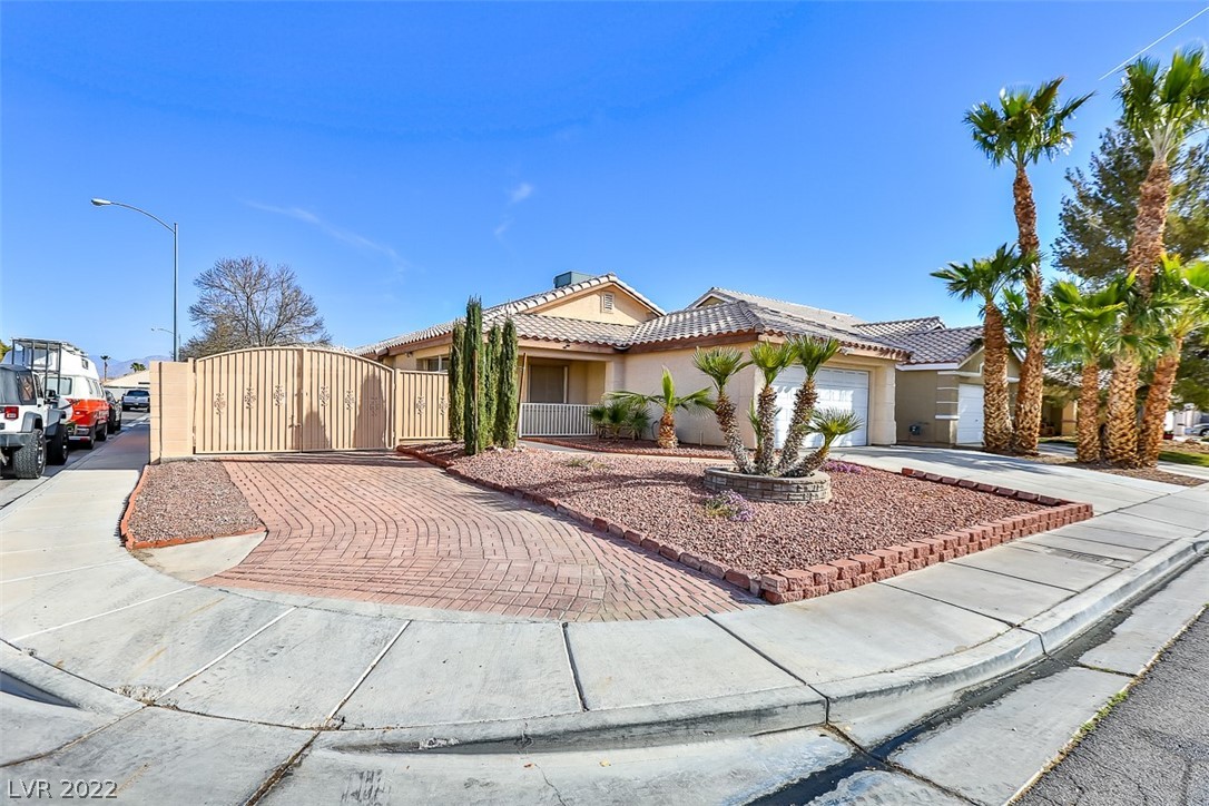 4330 Ranch Foreman Road North Las Vegas, NV 89032 - Photo 3 of 34