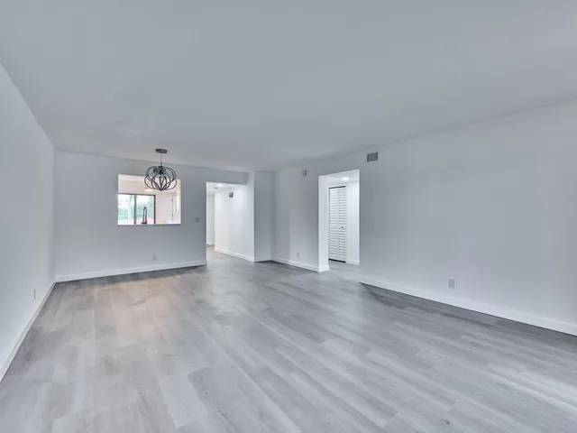 $319,995 | 6193 Pointe Regal Circle, Unit 306, Delray Beach, FL 33484