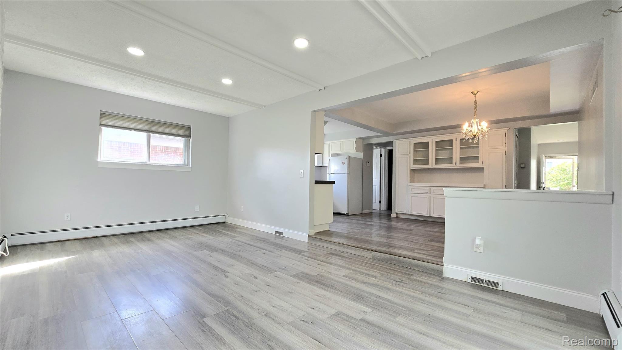 34294 Greentrees Road Sterling Heights, MI 48312 - Photo 15 of 20 WhatsApp Image 2026-09-24 at 15.37.42.jpeg