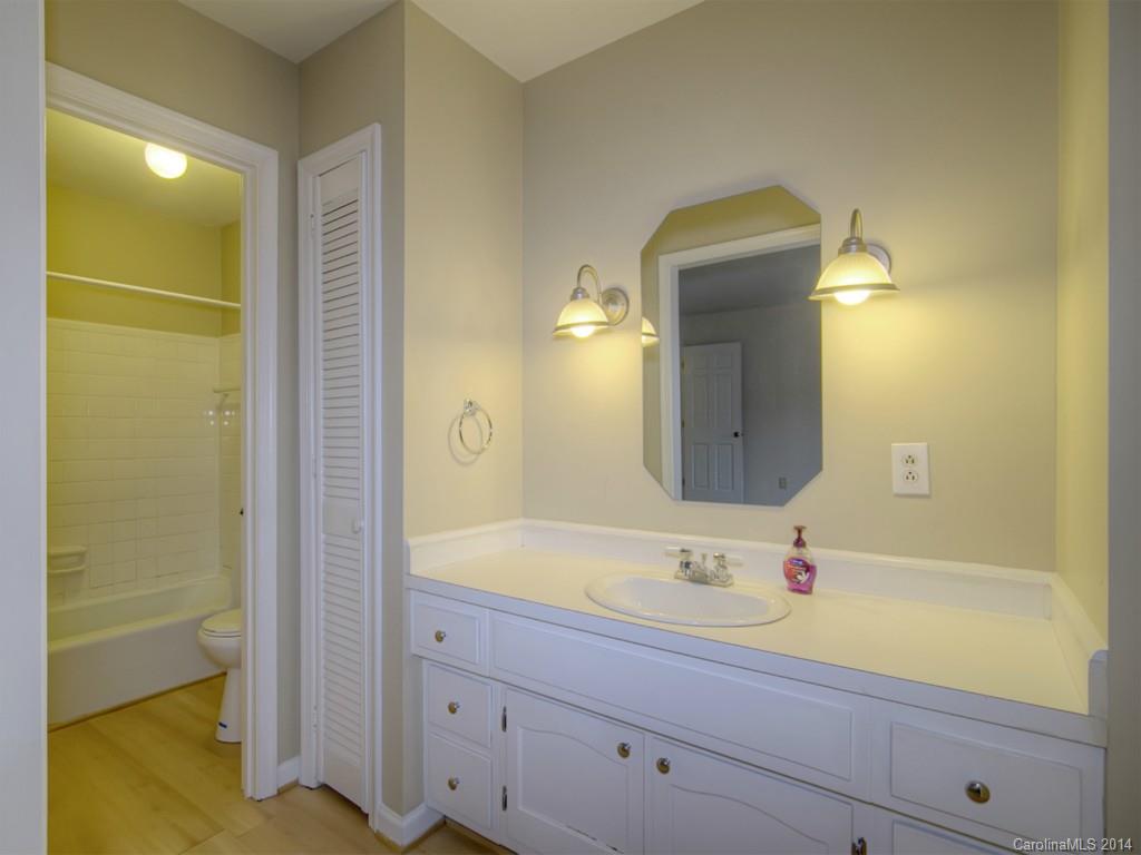 8335 Knights Bridge Road Charlotte, NC 28210 - Photo 15 of 20 Gallery Image 15