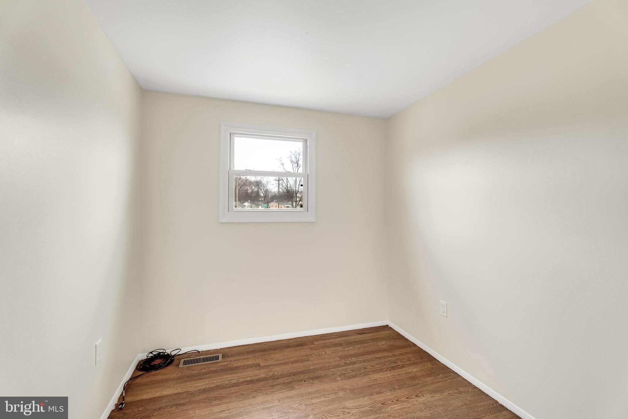 264 Old Line Avenue Laurel, MD 20724 - Photo 16 of 31 an empty room with a workspace