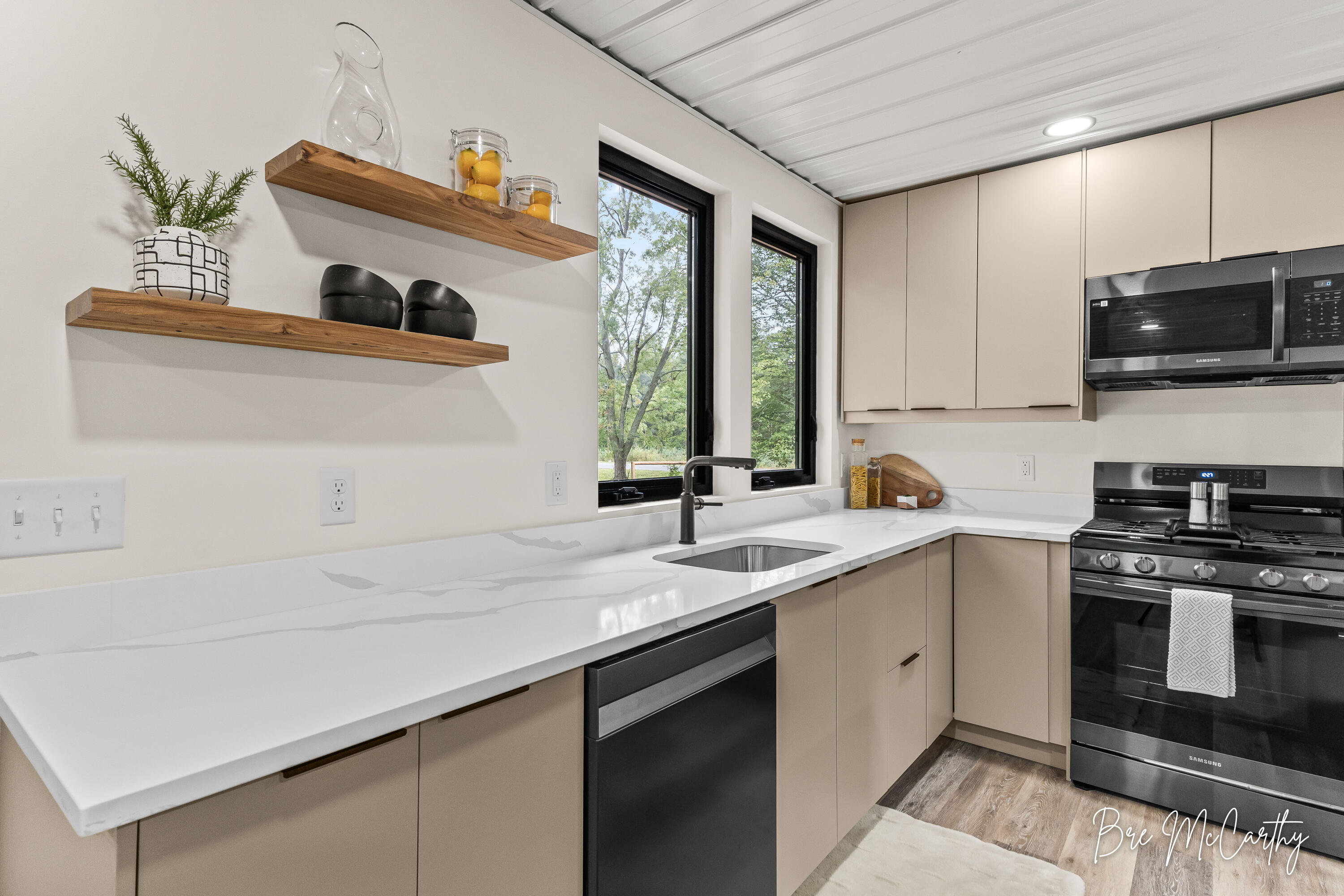 2628 Hamilton Road Muskegon, MI 49445 - Photo 19 of 57 Kitchen