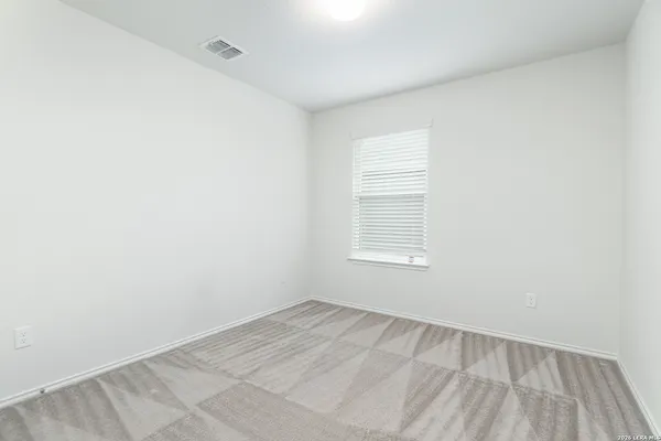 $1,950 | 186 Texas Thistle, New Braunfels, TX 78130