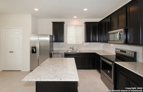 $2,000 | 186 Texas Thistle, New Braunfels, TX 78130