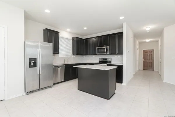 $1,950 | 186 Texas Thistle, New Braunfels, TX 78130