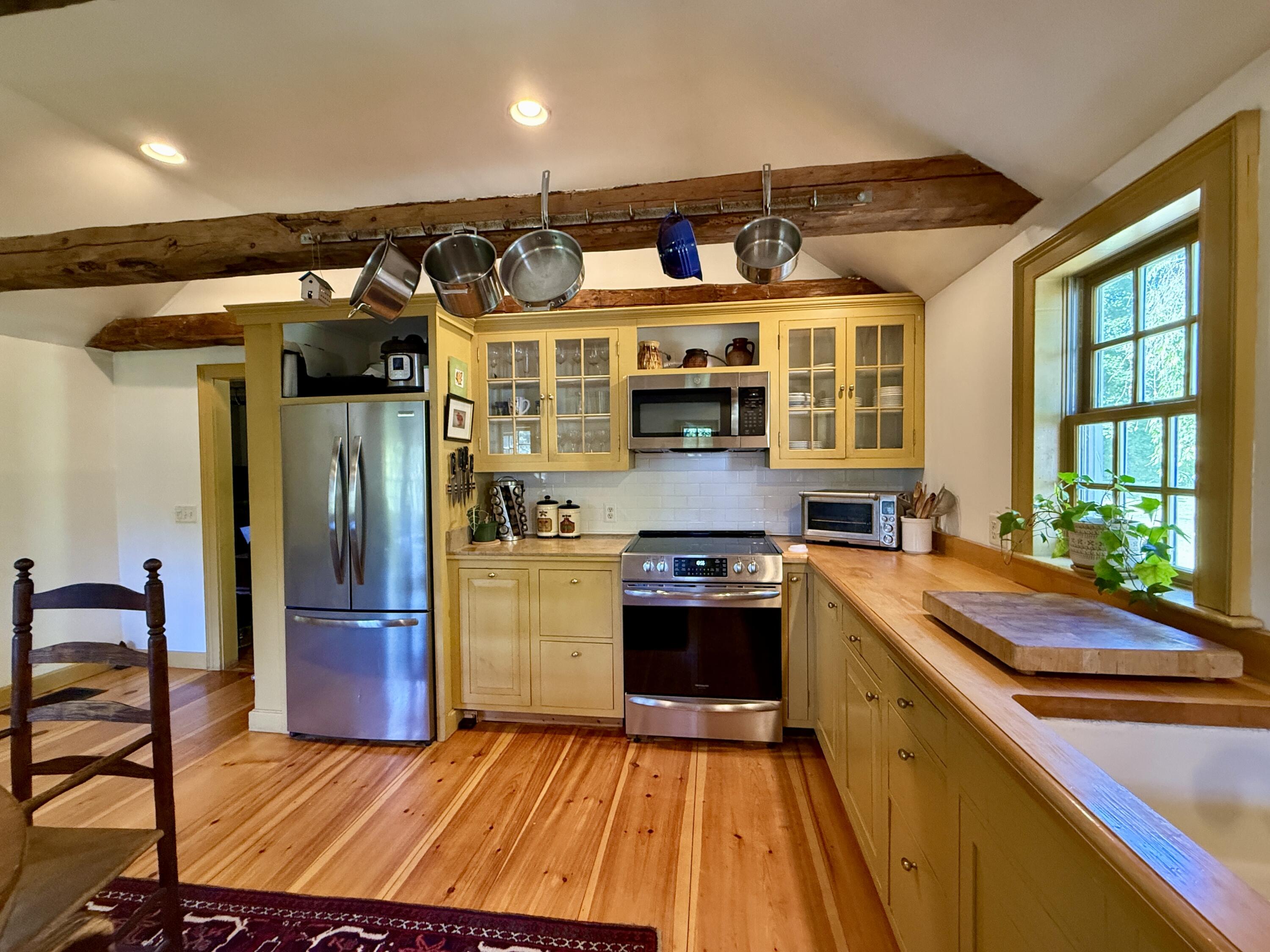 35 Old County Road North Berwick, ME 03906 - Photo 6 of 17 kitchen