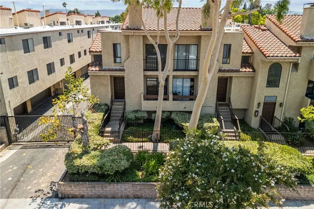 $500,000 | 18958 Sherman Way, Unit 17, Reseda, CA 91335